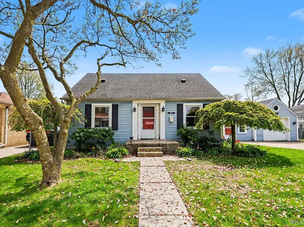 22460 Daniels St, Saint Clair Shores, MI 48081