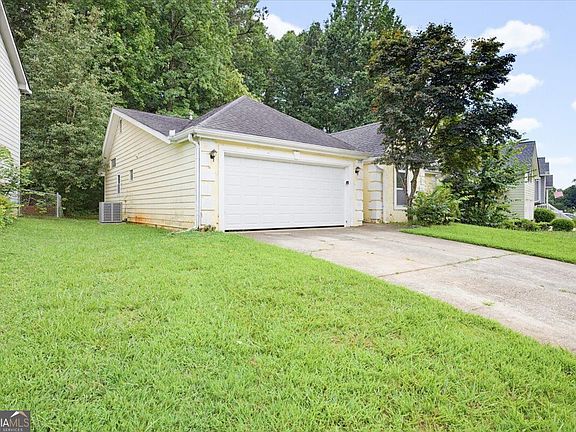 3rd image of 2710 Waterford Park Dr