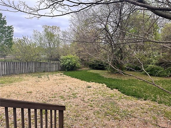 3rd image of 1604 N Arthurs Ct