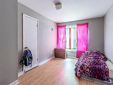3 bed, 1000 sqft, $1,200 — Photo 3