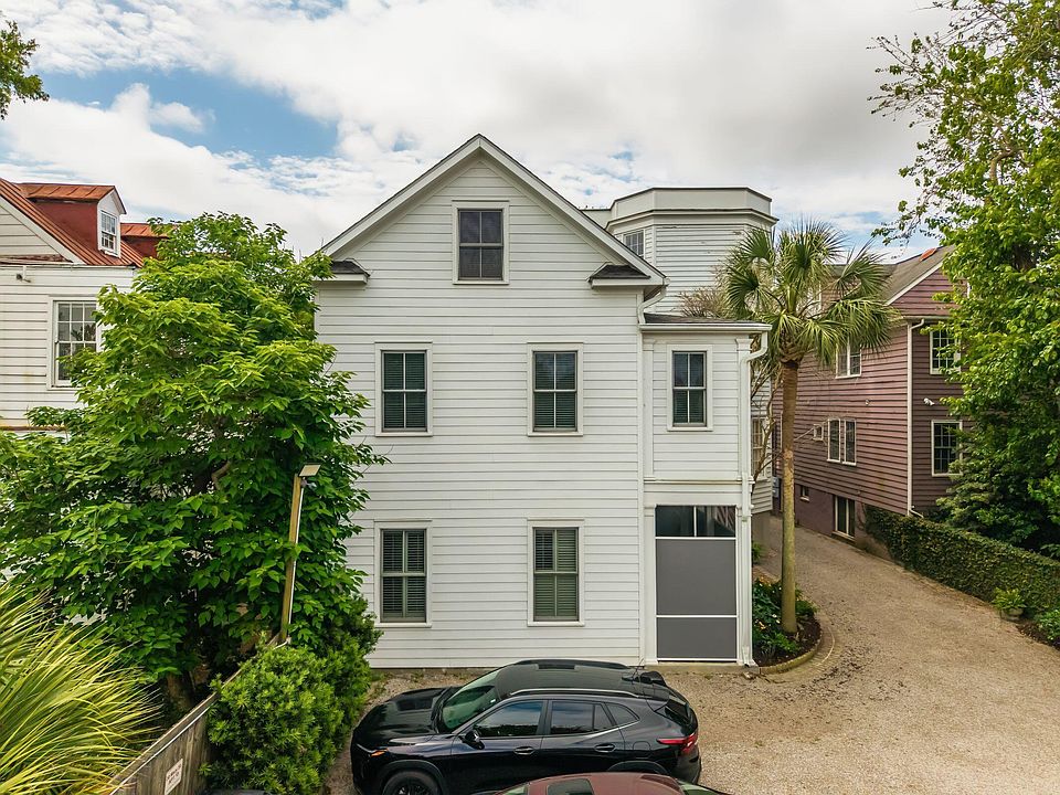 1st image of 30 Mary St #6