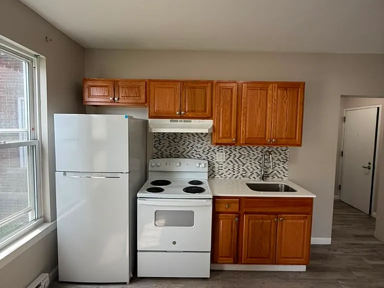 421 Washington St — Photo 6