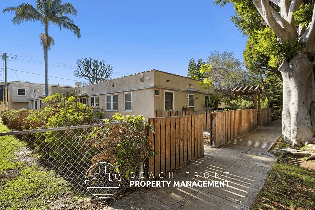 2450 Oak St. — Photo 1