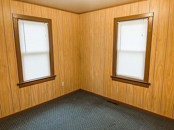 5th image of 2699 Longview Ave