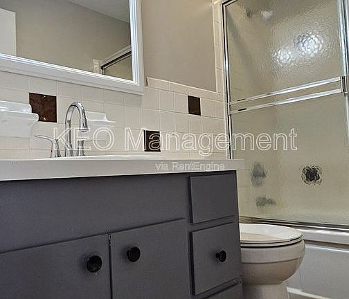 5th image of 3813 Briar Pl #9