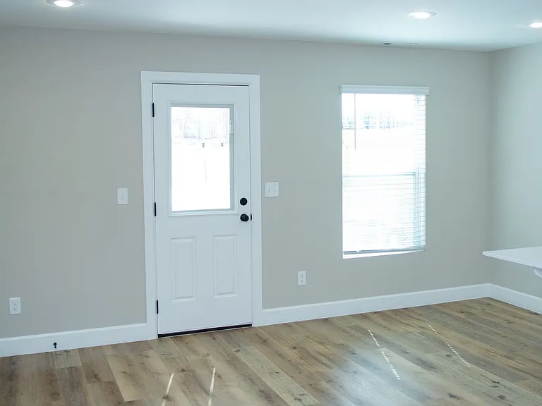 440 Blue Springs St — Photo 6
