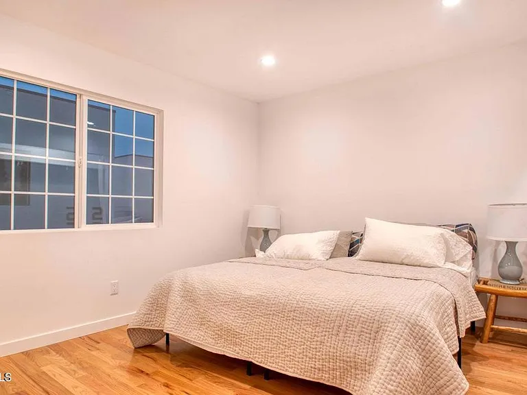 2333 1/2 Langdale Ave — Photo 16