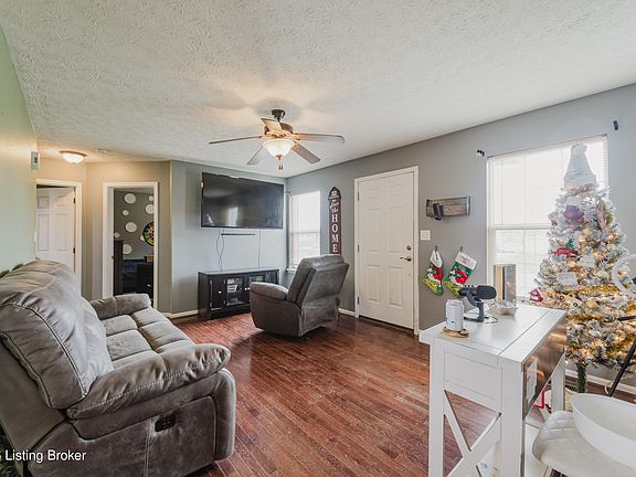 3rd image of 178 Wooded Oak Ct