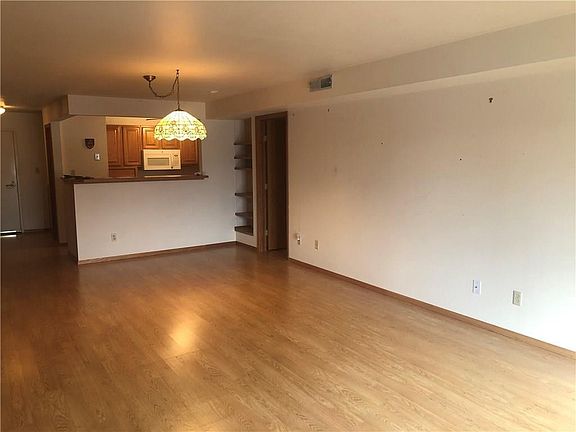 5th image of 703 N 29th St Unit 205