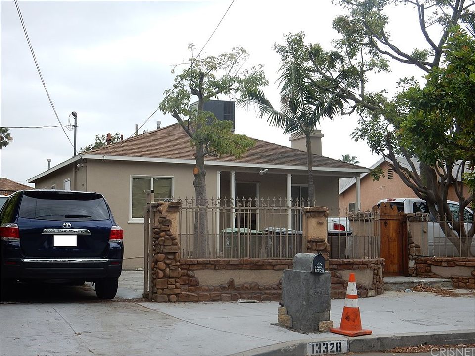 1st image of 13328 Kagel Canyon St
