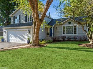 536 Ridgewood Dr, Cary, IL 60013