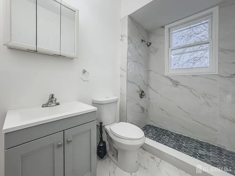 556 Roosevelt Ave #2 — Photo 12