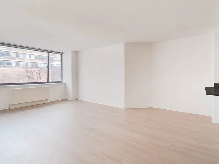 505 W 54th St #10 — Photo 8