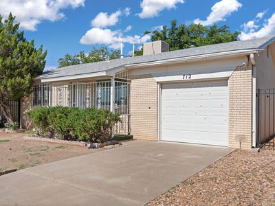 712 Estancia Dr NW, Albuquerque, NM, 87105