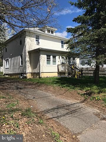 2nd image of 558 W Bridge St