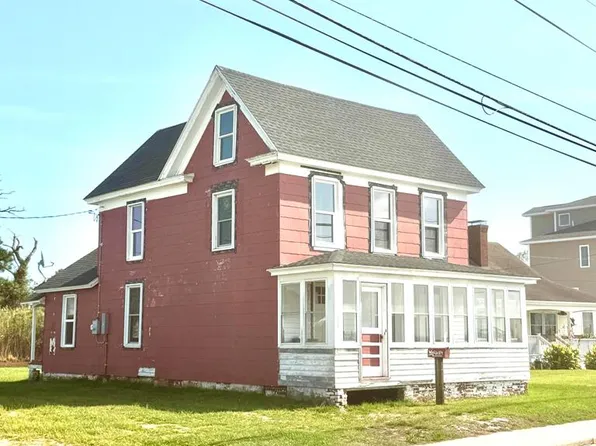 3438 Main St, Chincoteague Island, VA 23336