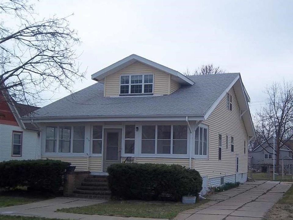 1st image of 614 W 9th St