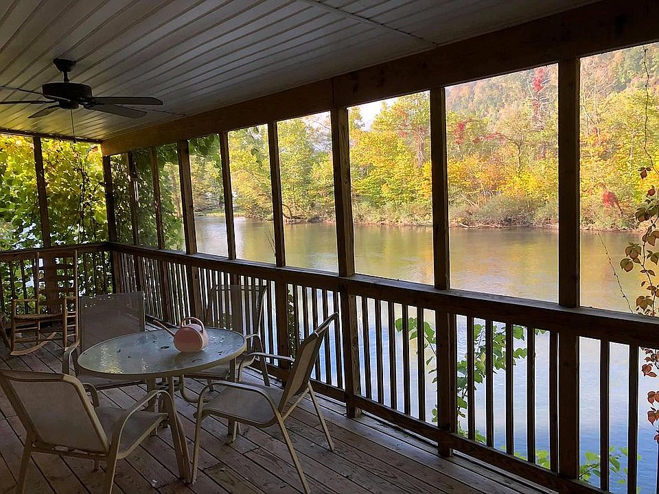 Screened in porch
