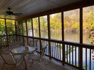 202 Riverside Dr, Hinton, WV 25951