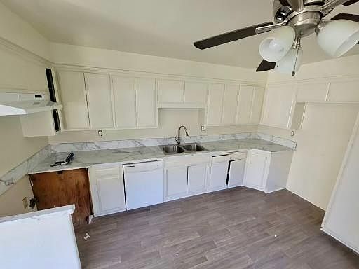 2nd image of 521 N Market St