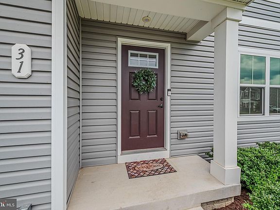 4th image of 31 Costilla Way