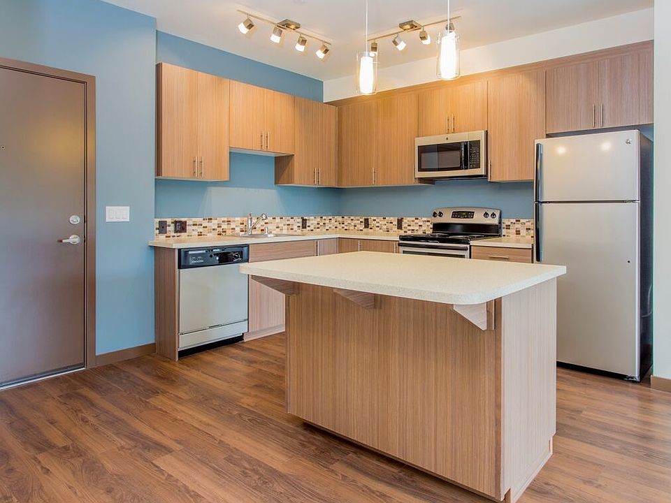 1st image of 736 8th Ave NE Unit 112