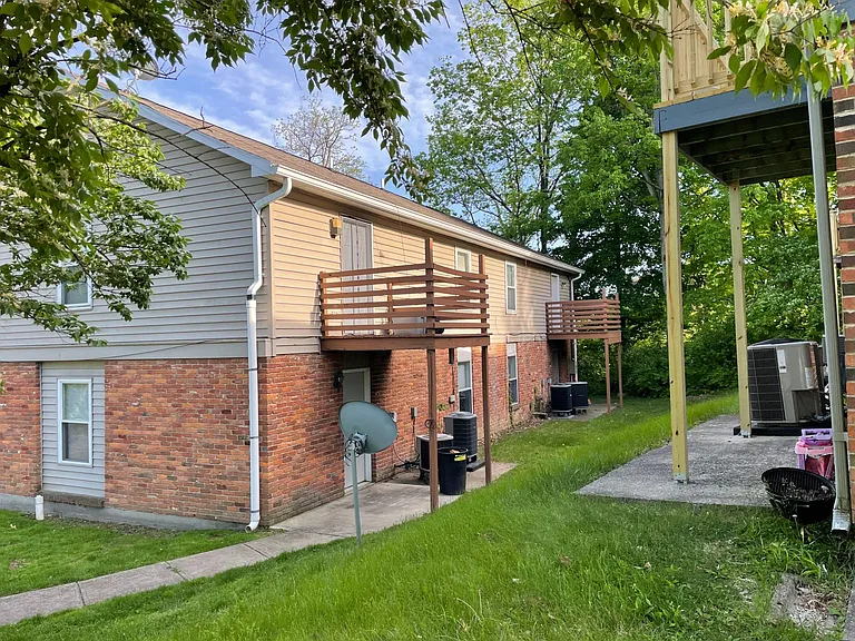 1410 Forest Ln — Photo 17