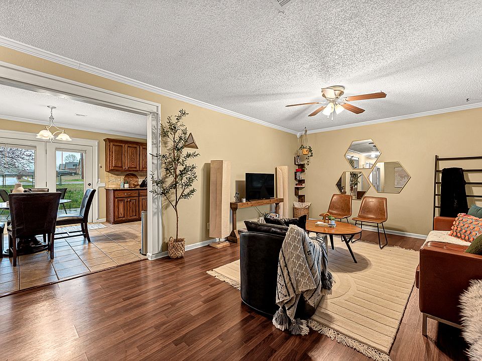 1st image of 1201 Royal Dr