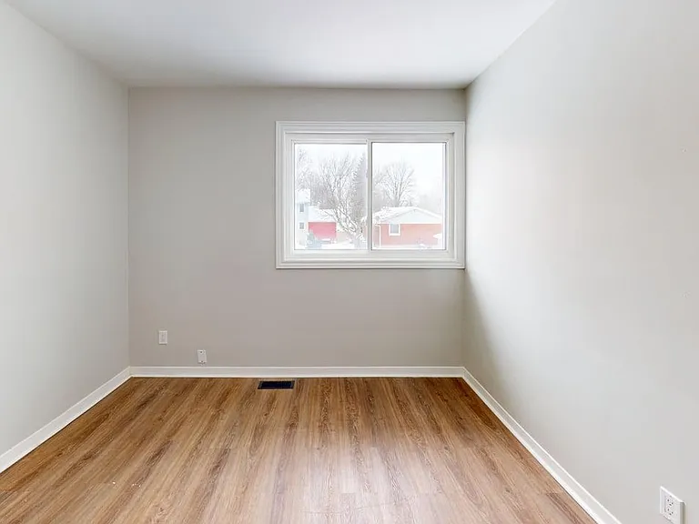 635 Indian Rd N — Photo 12
