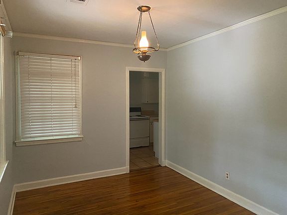 5th image of 2530 Girard St