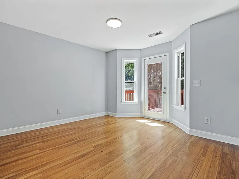 190 Hamilton Way — Photo 9