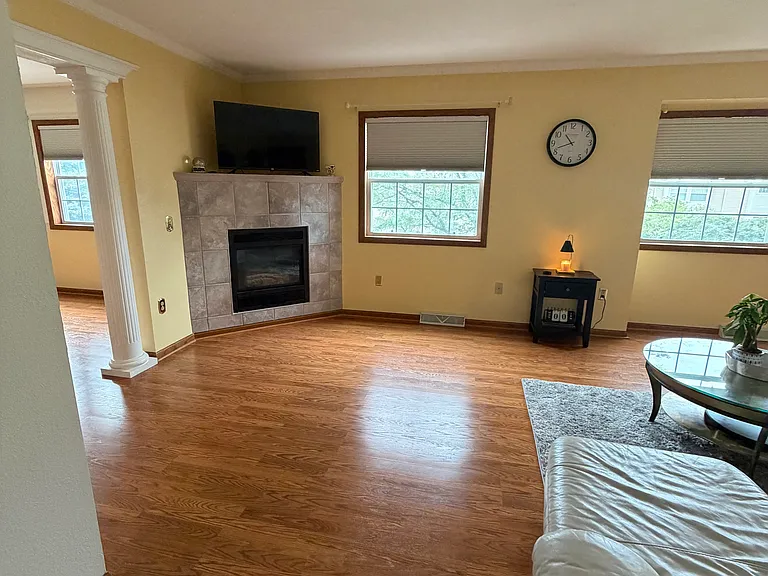 345 Kristin Ct W — Photo 8