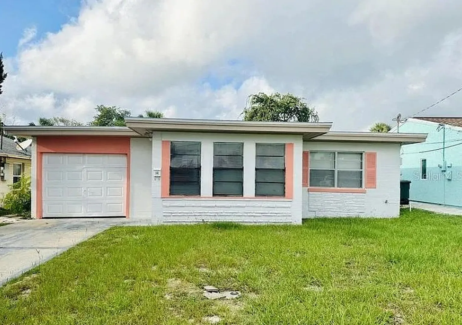Spacious 3 Bed, 2 Bath Just Minutes from the Beach — Photo 1