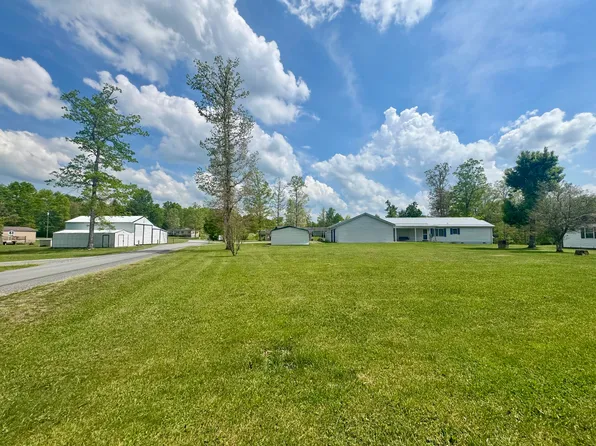 201 Cherokee Rd, Craigsville, WV 26205