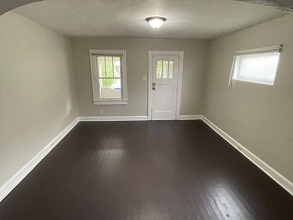 4th image of 1206 N Gladstone Ave