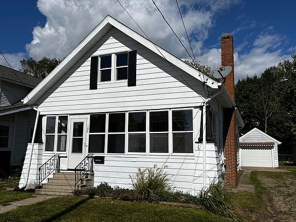 2nd image of 124 Summer St