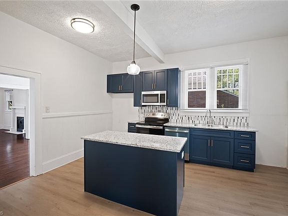 3rd image of 2360 N Patterson Ave