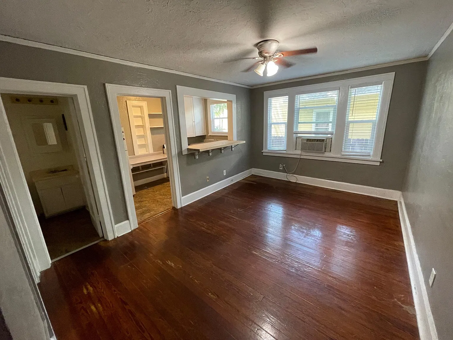 Studio, 300 sqft, $1,150 — Photo 3