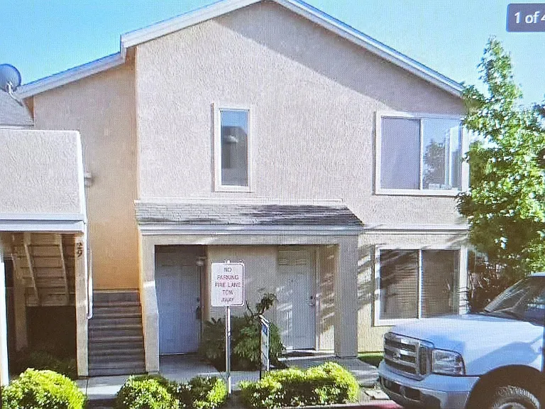 220 E Grant St — Photo 1