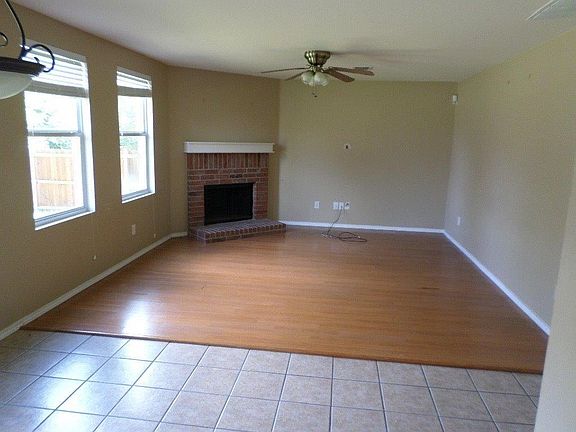 5th image of 2401 Spruce Ct