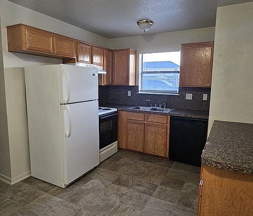 3rd image of 1009 Lansberry Ct APT D