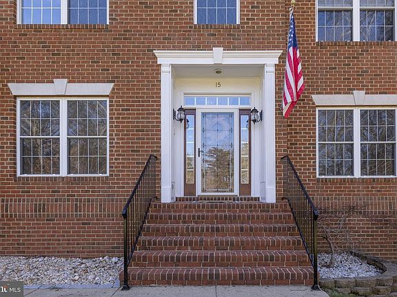 4th image of 15 Winning Colors Rd