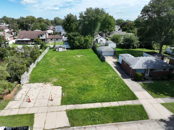 6010 Kinmore St, Dearborn Heights, MI 48127