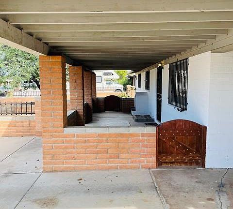 3rd image of 1825 W Linden St