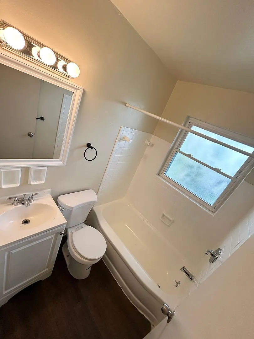 2616 Newport Ave — Photo 2