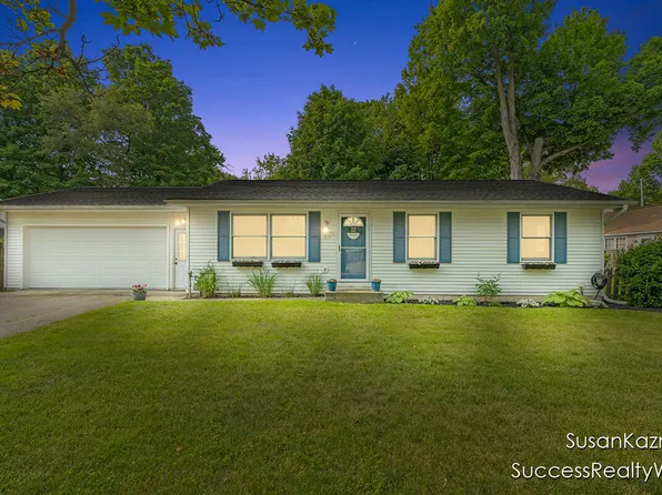 111 1st Ave, Plainwell, MI 49080