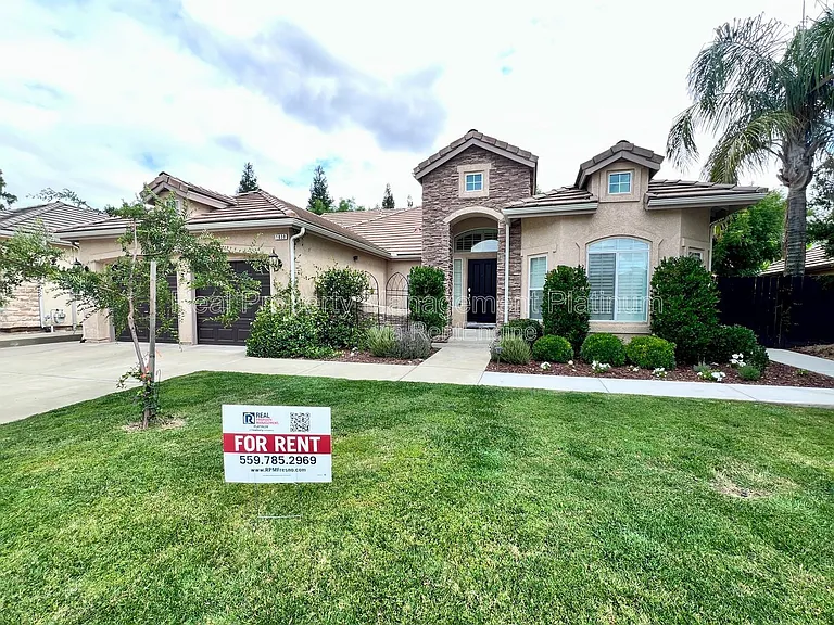 1030 E Royal Dornoch Ave — Photo 1