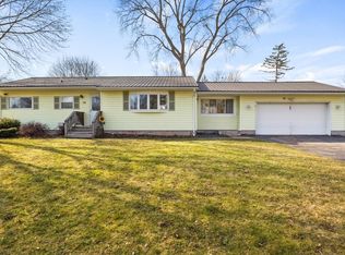 59 Viscount Dr, Rochester, NY 14623