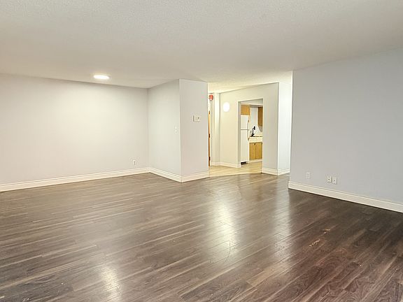 5th image of 10 Pearl St W #106