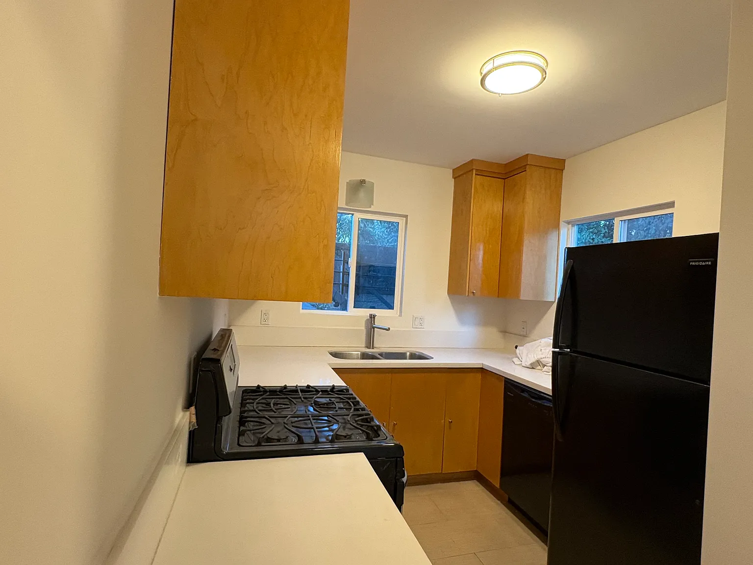 2 bed, 950 sqft, $3,200 — Photo 3
